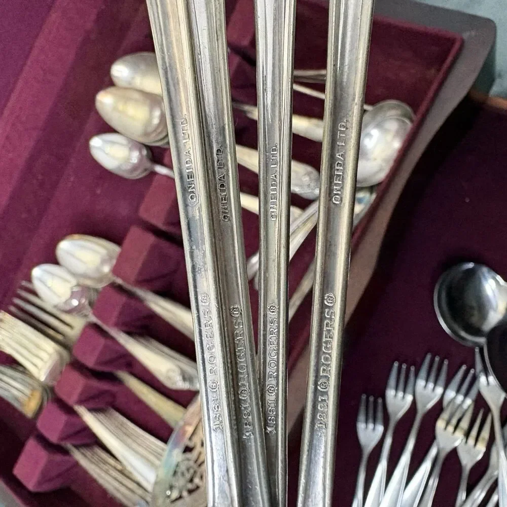 WMRogers & Son Silver plate Flatware Exquisite Collection Wooden Case 76 Piece